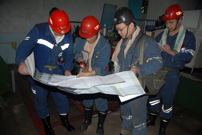 霄云煤矿千米井下“取真经”，“对标”学习重实效