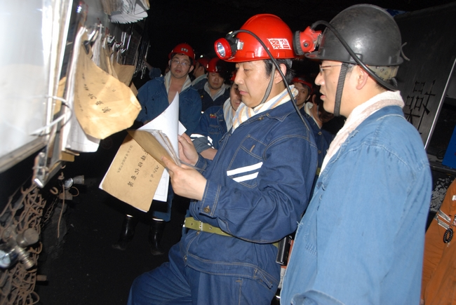 董事长虢洪增在霄云煤矿提出四点要求：明形势，保安全，抓效益，促改革