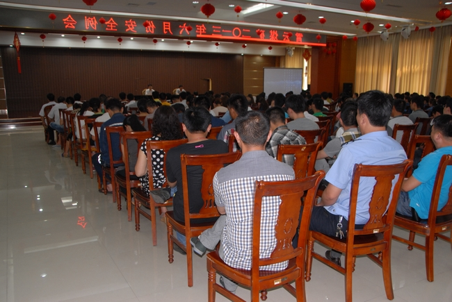 霄云煤矿召开2013年6月份安全例会