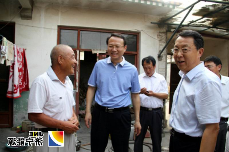 李合军到曲阜市西夏侯村查看驻村帮扶工作进展情况并慰问困难党员