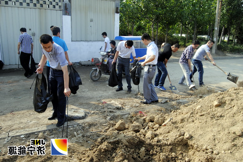 集团公司机关员工到小屯村参加义务劳动