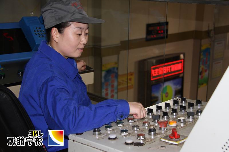 济宁市召开“巾帼建新功、共筑中国梦”巾帼先模事迹报告会，集团公司多个煤矿企业班组及个人获奖