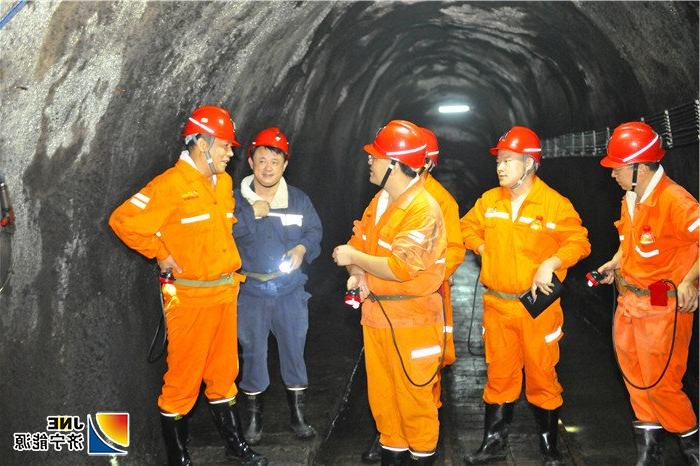 1566098179165414.jpg 图一:2019年8月13日,党委副书记、总经理张广宇到运河煤矿检查指导工作纪实(时培立 张勇 徐秀娇).jpg