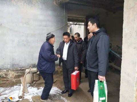 落陵盛源公司慰问困难职工暖人心