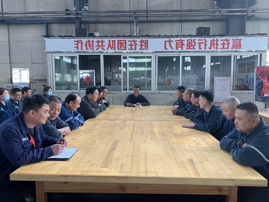 1618296386666177.jpg 2021年4月12日,运河煤矿开设现场讲党史小课堂.jpg