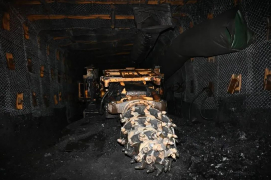 金桥煤矿丨掘锚护一体机远程操控助力智能矿山建设