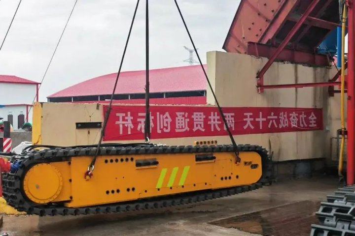 金桥煤矿二号井掘锚一体机正式下井