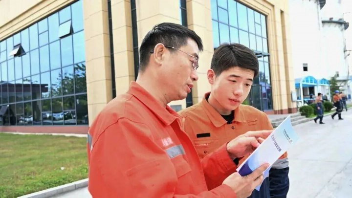 内强文明素养，外塑服务新风！梁山港深入开展文明实践月活动